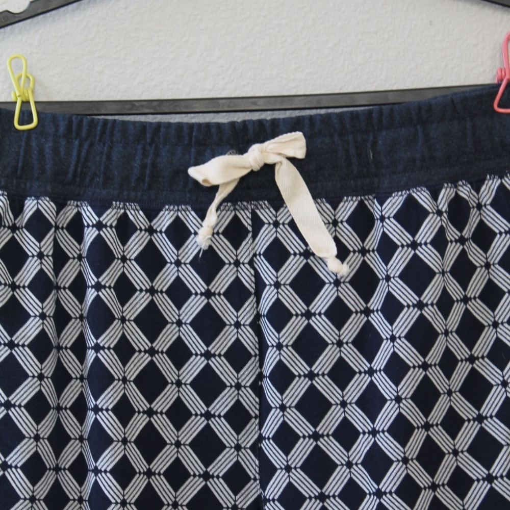 Cozy Short Geometric Pattern - Picture 4 of 7